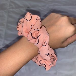 pastel pink scrunchie w/ hearts
